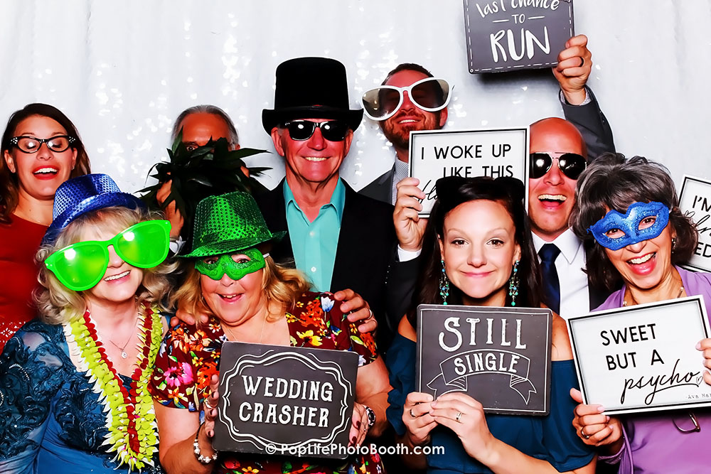 Hire photo booth for a wedding 