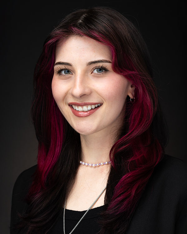 HeadShot of team member Stephanie dos Remedios 